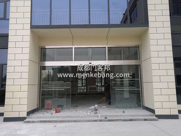 大邑感應(yīng)門安裝案例,大邑自動(dòng)門廠家定制案例,大邑自動(dòng)感應(yīng)門案例